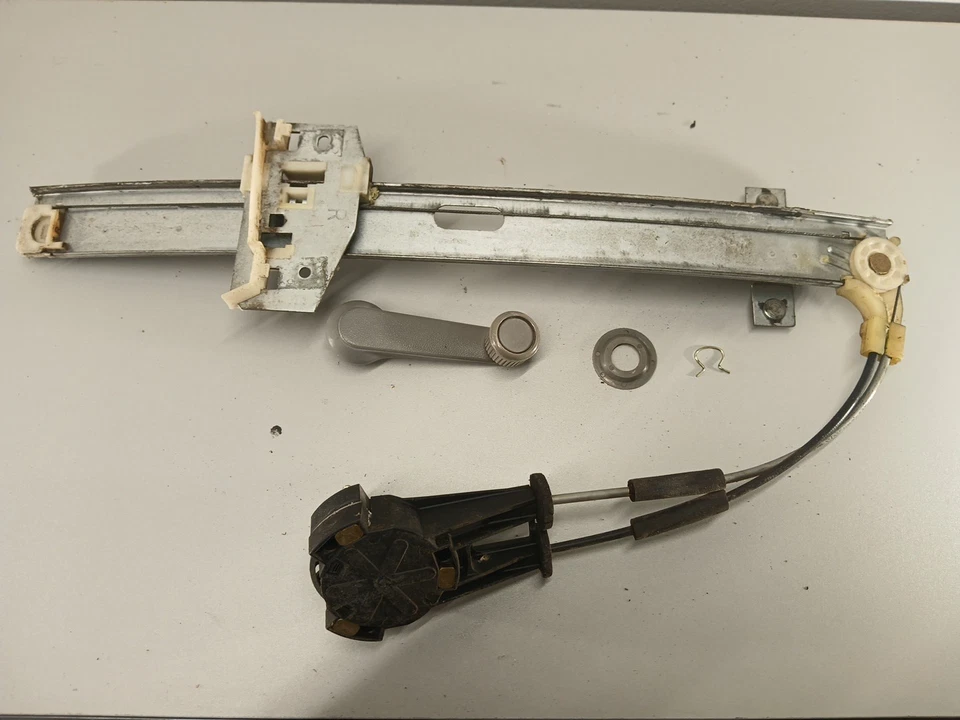 1987-1993 MAZDA B200 B2200 B2600 PICKUP RH Right Front Door Window Regulator OEM - Image 4 of 4