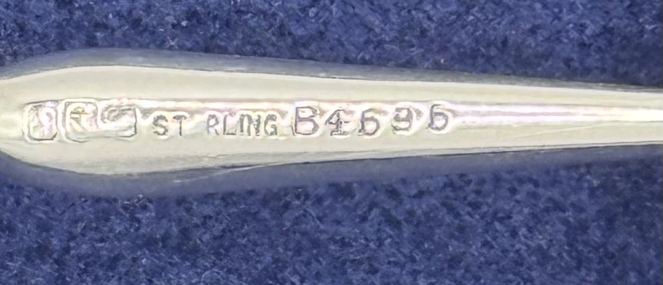 Punzón de costura Gorham de plata de ley Foto 2 de 2