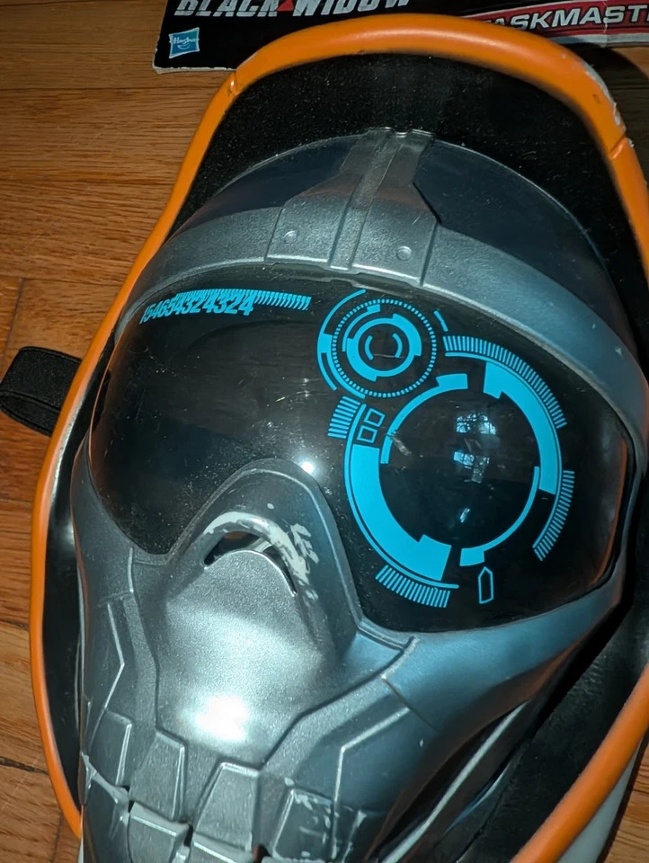 Máscara MINOR SCUFFS Marvel Black Widow Taskmaster con etiquetas Foto 2 de 3