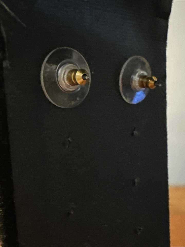 Pendientes colgantes con barra de chuchería rosa y oro Foto 4 de 4