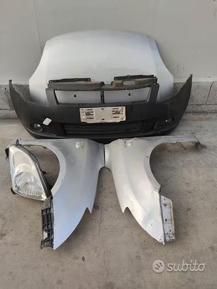 Muso completo musata Suzuki swift 1.3b dal 2004 senza faro sinistro
