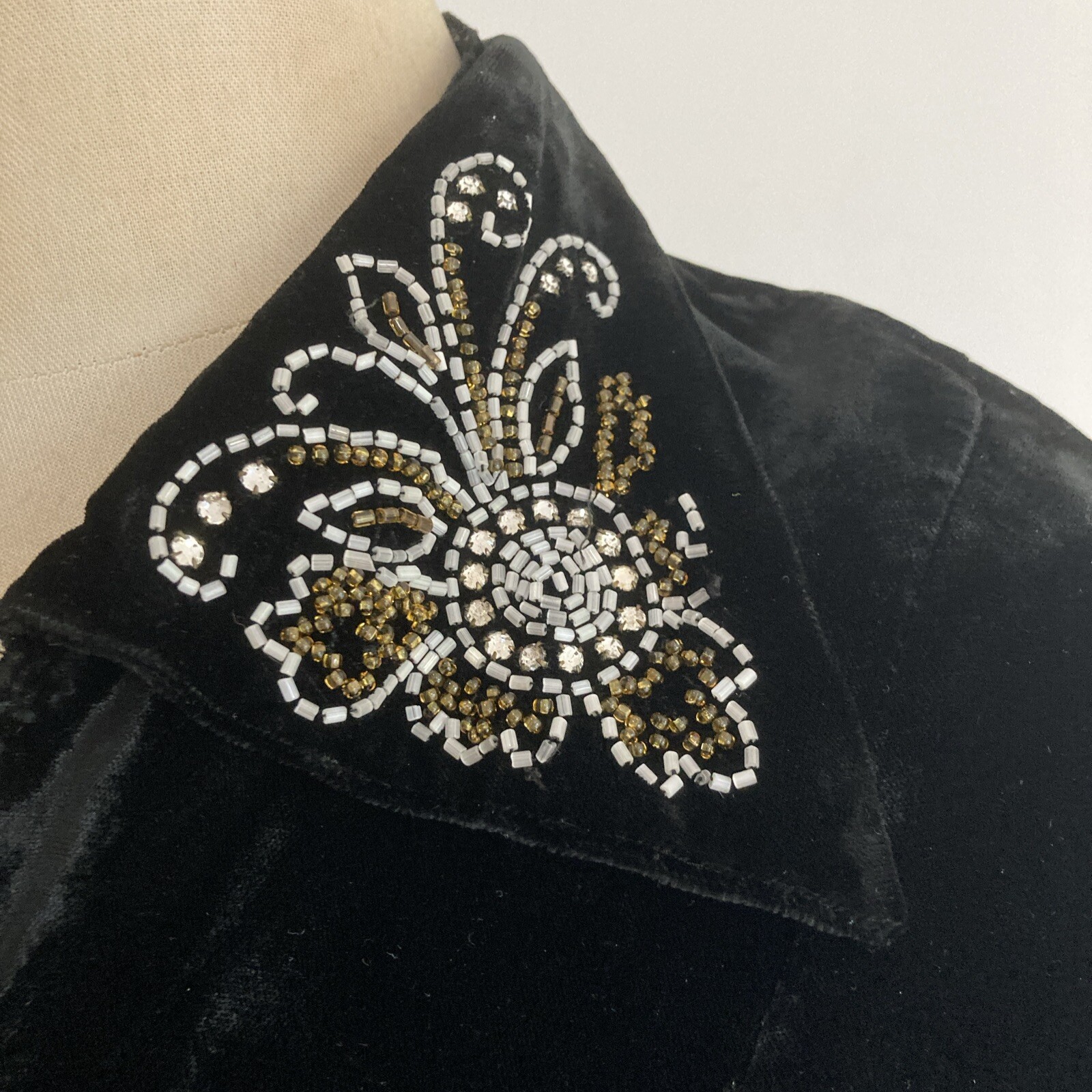 Vintage 1930s Black Dress, Silk Velvet Bodice/Beaded Collar, 18" pit to pit 3
