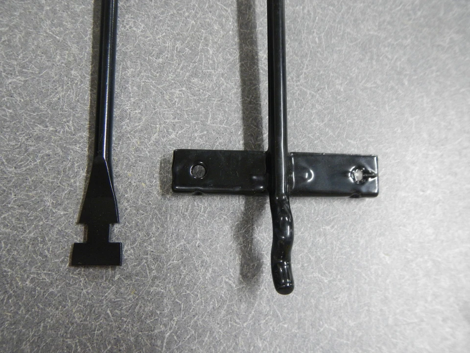 65 66 Buick Electra 225 Wildcat LeSabre Abrazadera de retención de batería y montaje de perno Foto 3 de 4