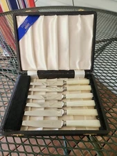 Viners of Sheffield England Stainless Set of 6 Knives in Orig. Box 