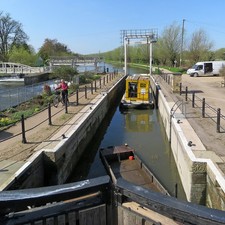 Photo 6x4 Maintenance at Baits Bite Lock Horningsea The boat and punt bel c2018