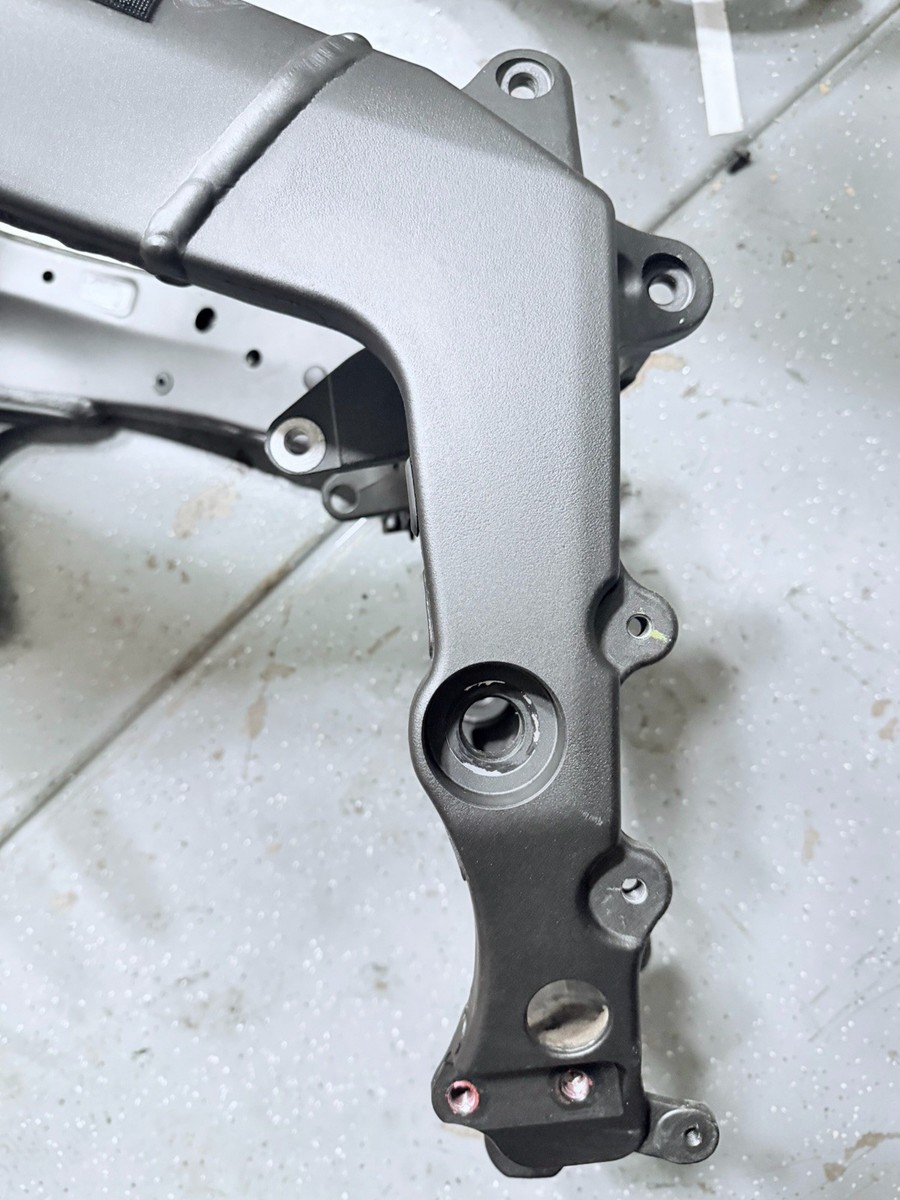 Kumi様　ご購入です Kawasaki OEM 32160-0982-18R Frame-CompMainF.S.Black for sale