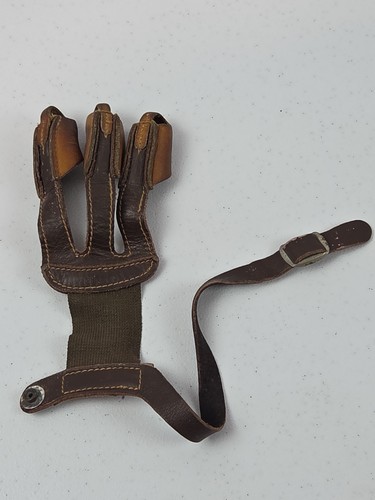 VTG Leather 3 Finger Archery Shooting Glove Seems Like Large 