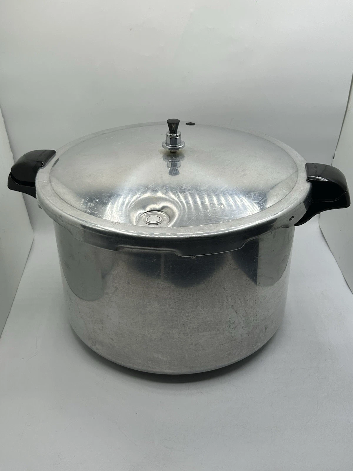Presto 16 Qt Aluminum Pressure Cooker Canner 0174510 w Regulator and Trivet 409A