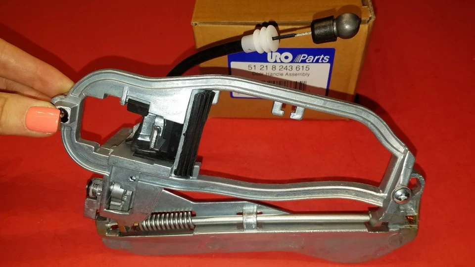 BMW X5 02-06 Drivers Door Handle Carrier Front Left Hand Side URO 51218243615 - Image 2 of 4