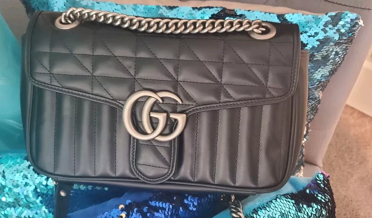 Petit sac bandoulière authentique GUCCI argent GG noir Aria Matelasse/Marmont 