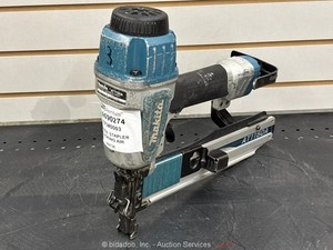 2018 Makita AT1150A Pneumatic Flooring Stapler Air Powered Tool bidadoo