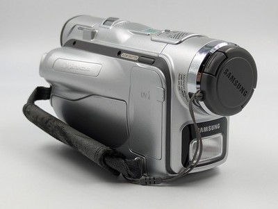 Samsung VP-D105 Camcorder 900x Digitalzoom Silber Für Teile/Defekt