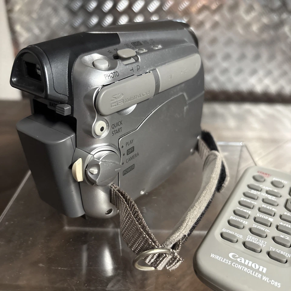 Canon ZR850A Mini DV Camcorder 35X Zoom W Battery & Remote UNTESTED - Image 4 of 4