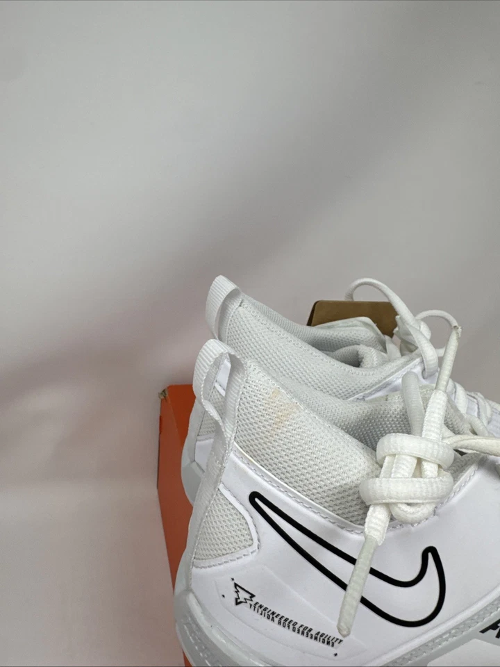 NEW 4Y Nike White Alpha Menace 3 Shark BG Cleats Youth Boy or Girl CV0581-109 - Image 4 of 4