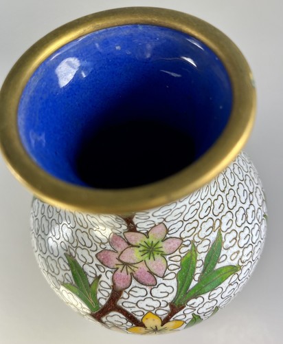 Cloisonné Vase White w Floral Pattern 5”, 6.25” w/stand - Picture 7 of 10