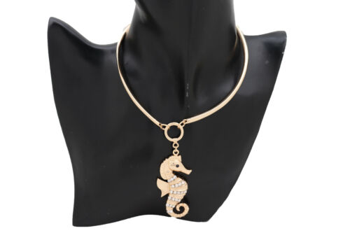 Damen Halskette Gold Metall Modeschmuck Meer Pferd Anhänger Charm + Ohrringe Set - Photo 1/9