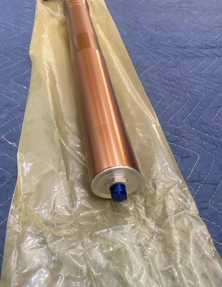 Conjunto de soporte Triumph TIGER, número de pieza derecho: T2041520 OEM NUEVO pieza de motocicleta Foto 4 de 4