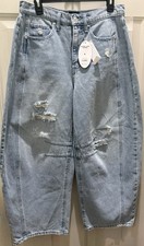 New SCOOP Women  s Distressed High Rise Seamed Ankle Barrel Jean. Size 8. Cute 