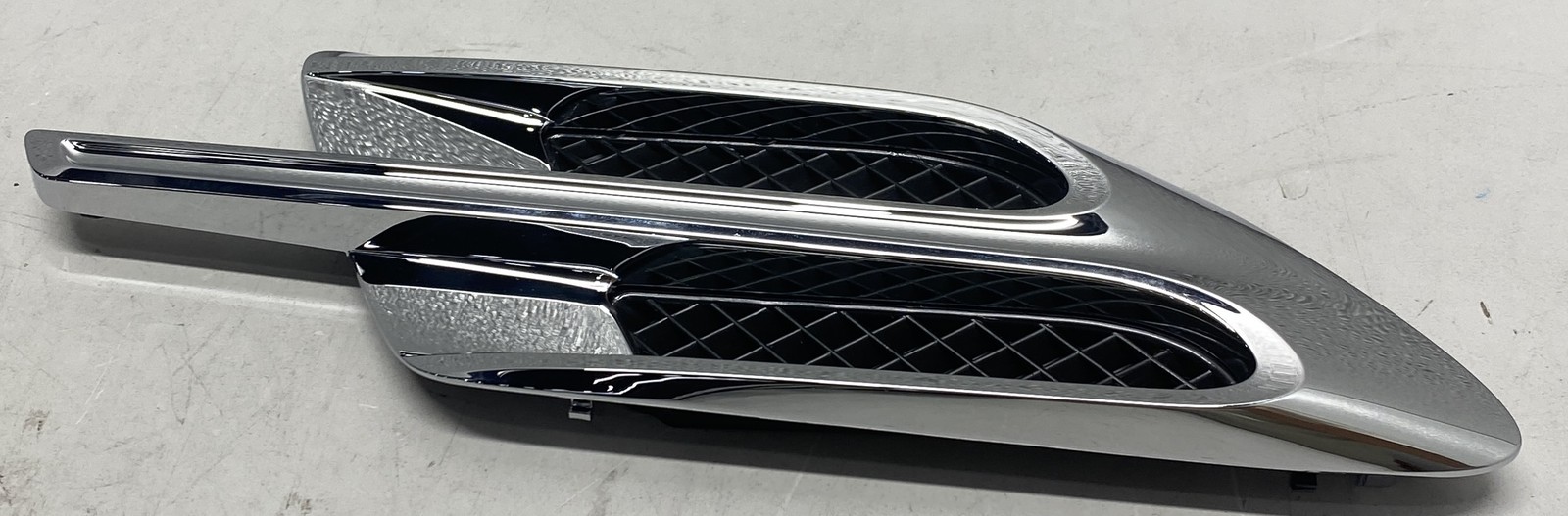 Bentley Bentayga Grille P/N 36A821273D