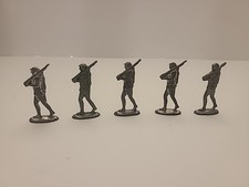VINTAGE 5 Toy Lead Soldier's Infantry / marching Figures unpainted