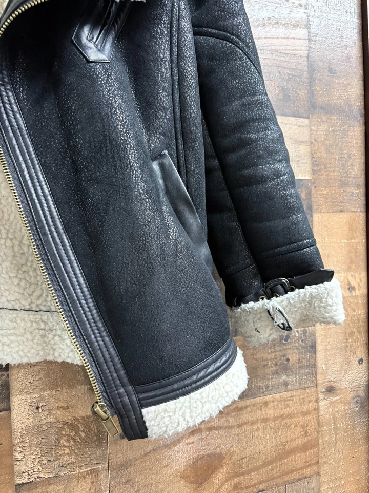 Chaqueta de aviador de piel de oveja sintética para hombre  Foto 4 de 4