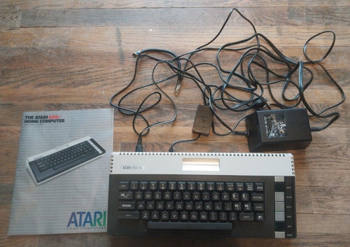 VTG 1983 Atari 600XL Home Computer W/Cords And Owners Manual Power Tested