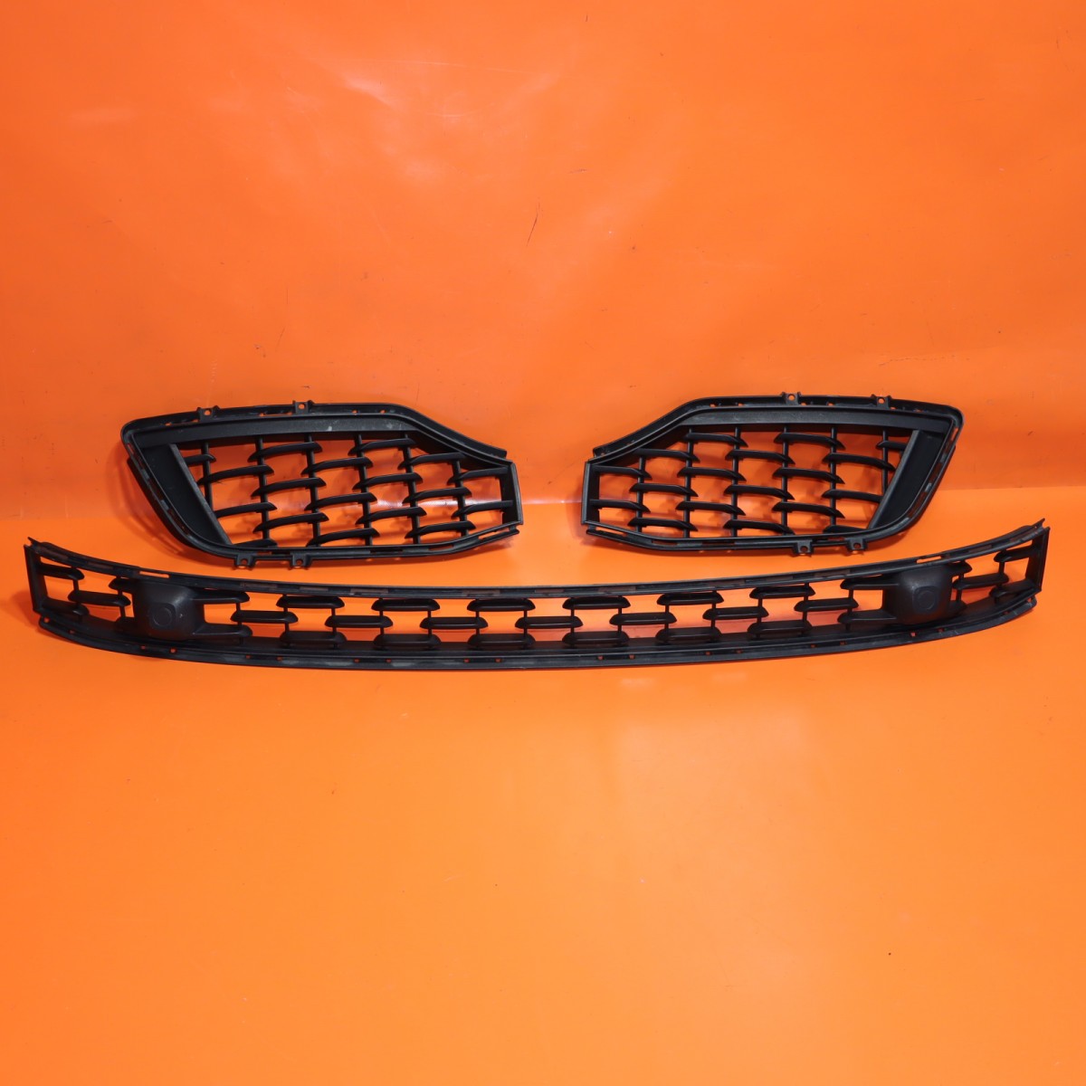 Maserati Ghibli 334 Ultima 2021-2023 Right Lower Bumper grilles Pair P/N 670097587