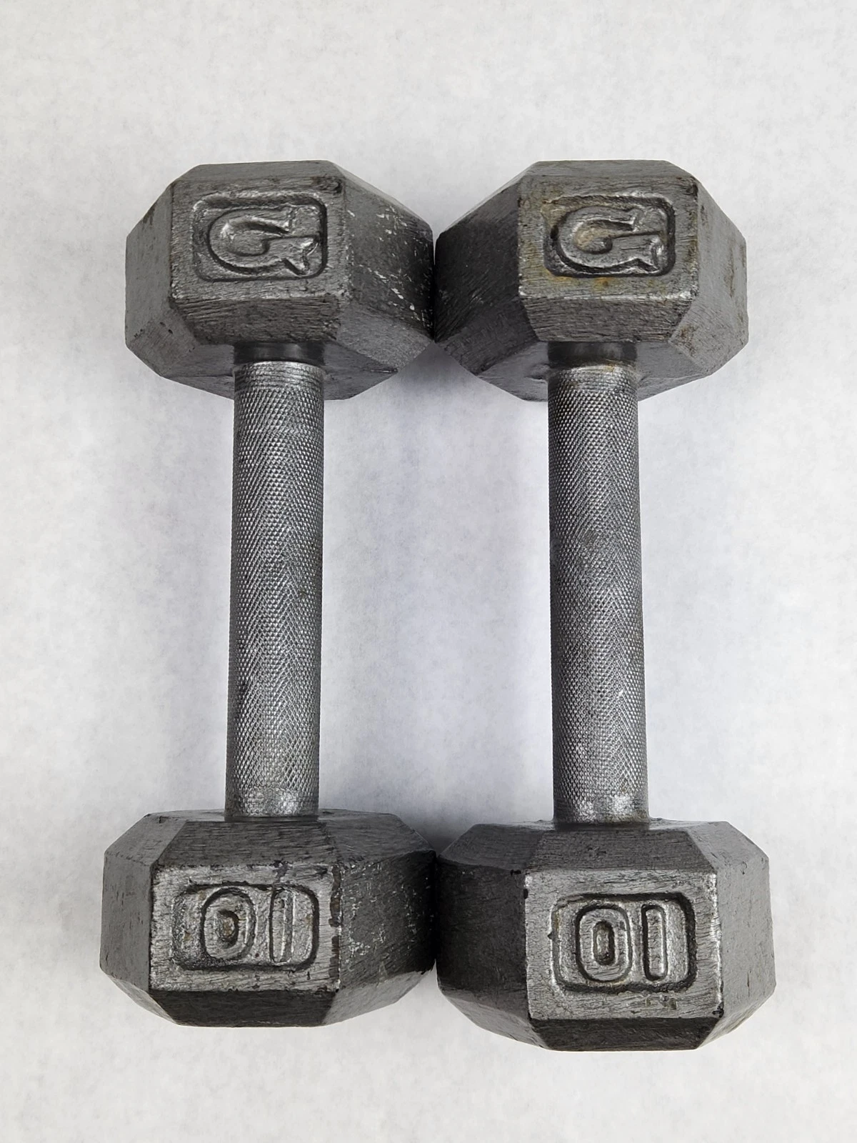 RARE Vtg Gold’s Gym 10lb Cast Iron Hex Dumbbells Pair Embossed G Logo 80s