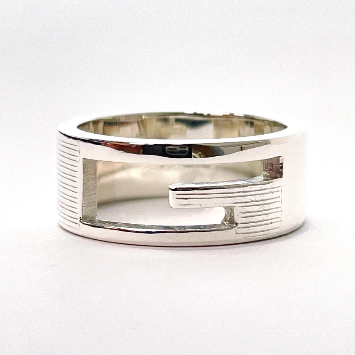 Gucci ring space outlet
