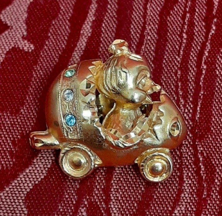 BROOCH/PIN GOLD TONE FASHION JEWELRY COLLECTABLE GIFT JEWELRY