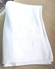 VINTAGE WHITE LINEN 78" X 58"  TABLECLOTH WITH 3 NAPKINS ♡ BEAUTIFUL DESIGN 