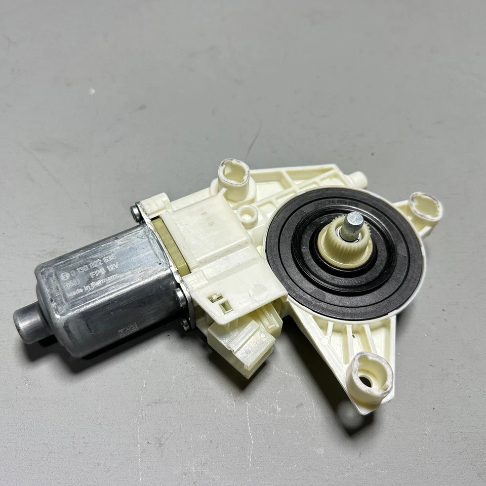 Mercedes-Benz E63 AMG 2010-2015 puerta del conductor delantera izquierda ventana motor de vidrio OEM Foto 3 de 4