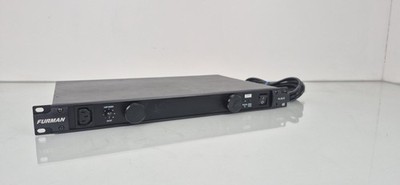 Furman PL-8C E Rackmontierter Stromaufbereiter mit Frontleuchten