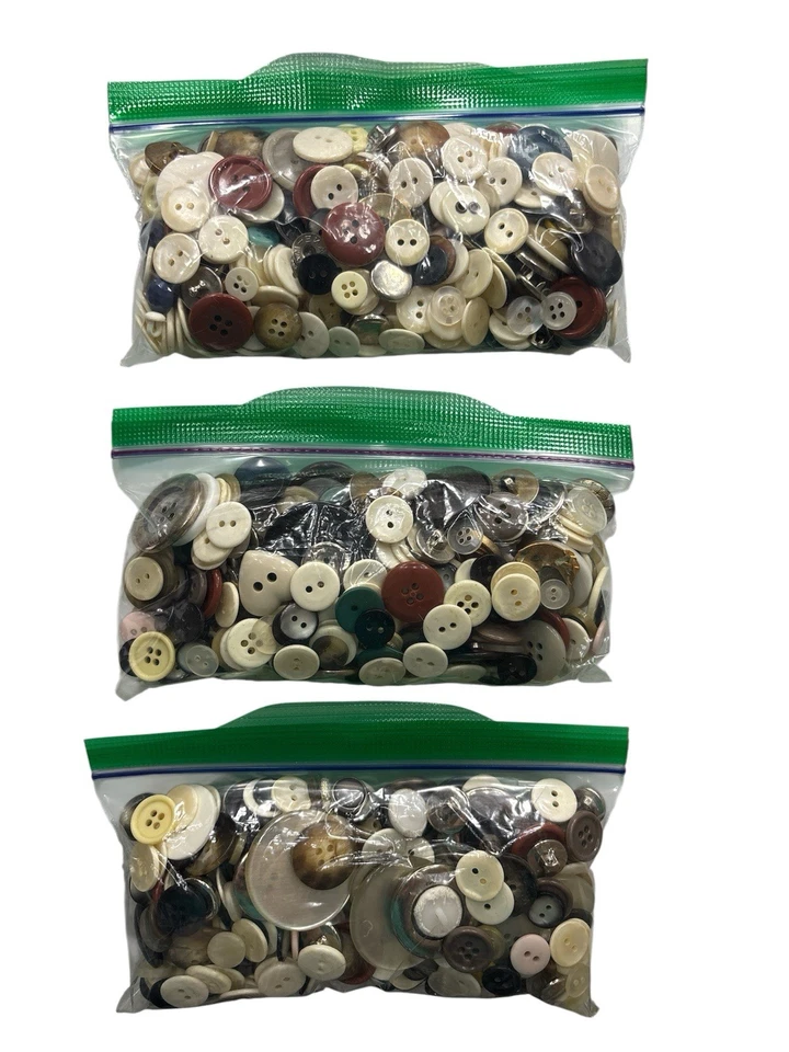 Lot of Vintage Sewing Buttons - Assorted Colours & Styles, DIY & Craft Supply - Image 4 of 4