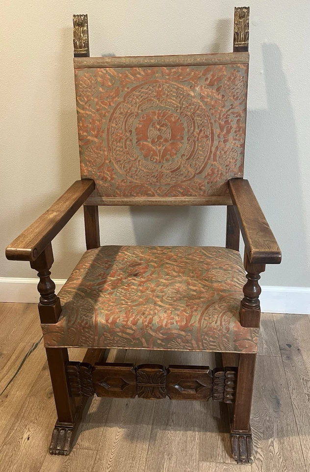 2-1800年代西班牙胡桃木雕刻王座扶手椅覆盖Fortuny丝绸织物 — 第 4/4 张图片