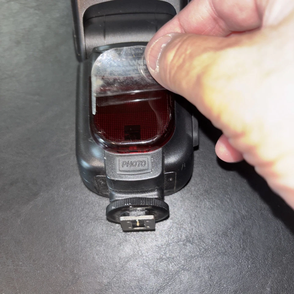 Neewer NW561 Display Flash Speedlite for DSLR and Mirrorless Cameras UNTESTED - Image 2 of 4