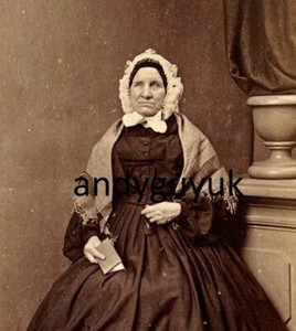 CDV CIRENCESTER VON GOUGH LADY IN MOTORHAUBE SCHAL HÄLT BUCH MODE ANTIKES FOTO