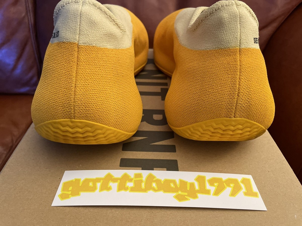 adidas YEEZY KNIT RUNNER  display picture 2