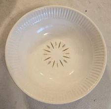 White Pasta Saled Soup Serving Bowl 7.5”  Green Brown Center