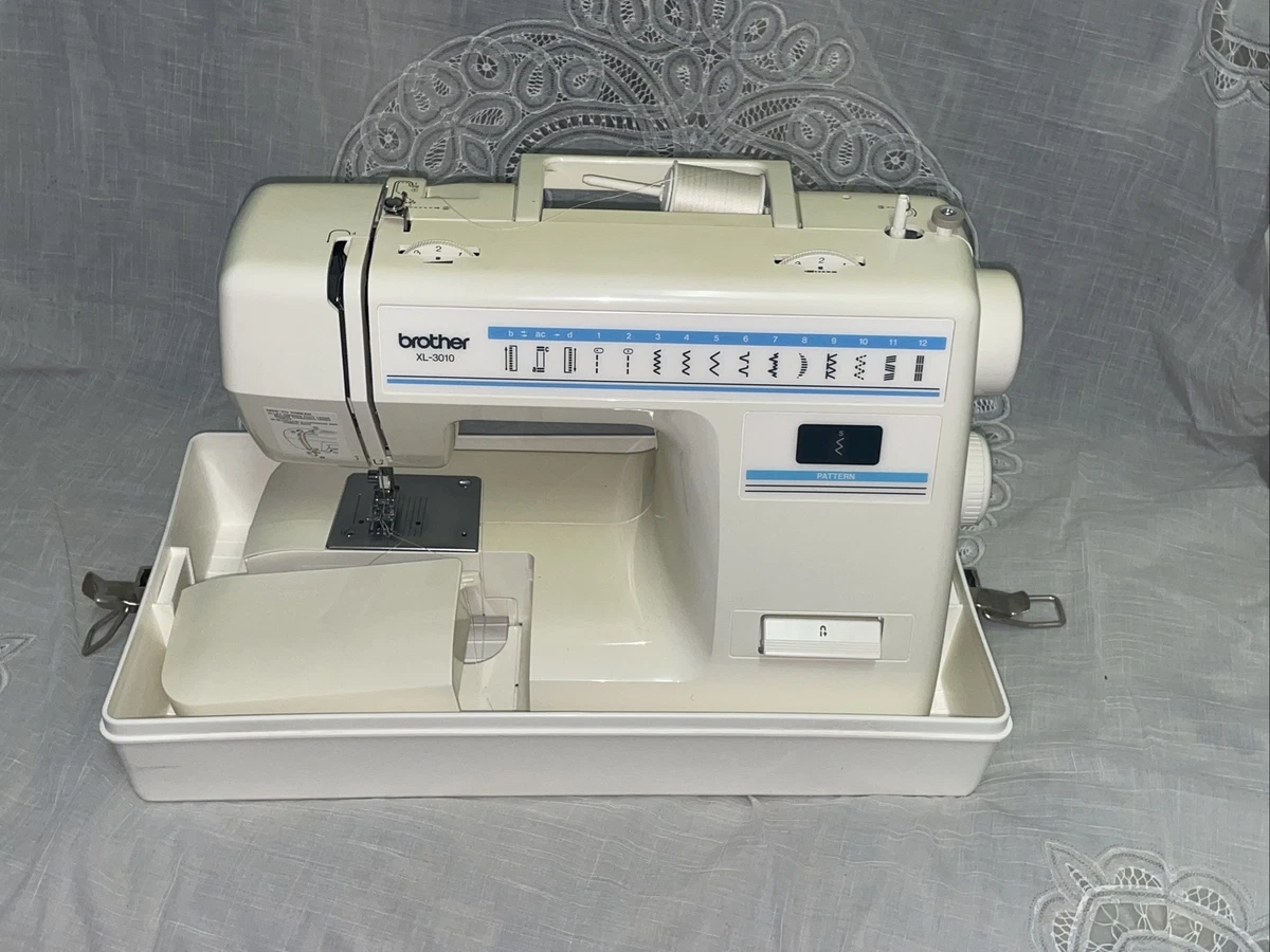 BROTHERS XL-3010 SEWING MACHINE In Storage Case, Works