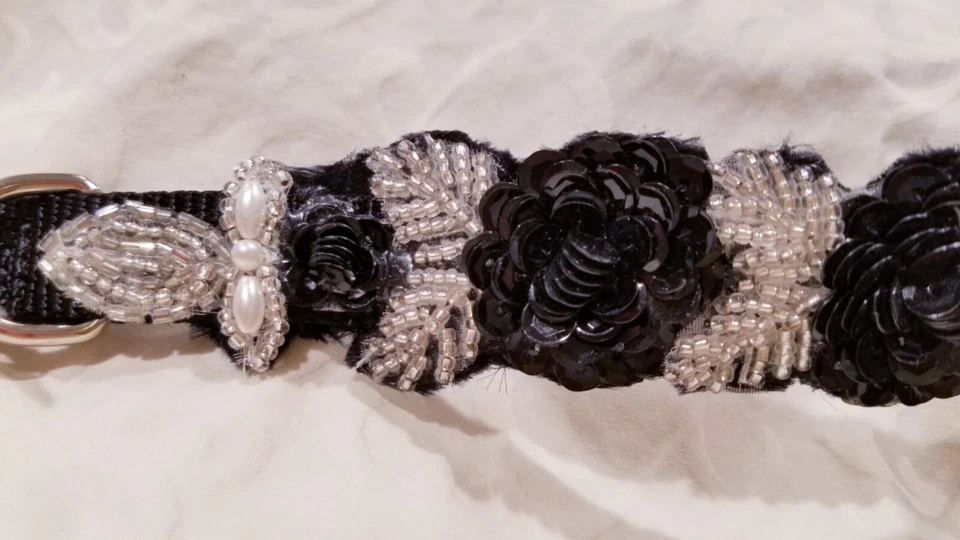 "Collar de perro Bling hecho a mano único en su clase estrás cuentas con lazo 11"" plata flores negras" Foto 3 de 4