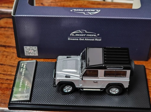 Modellino auto quasi reale 1:43 Land Rover Defender 90 2014 argento - Foto 2 di 4
