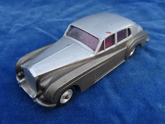 Miniature Solido Rolls Royce Silver Cloud 1:43 - Démontable - Fabrication France