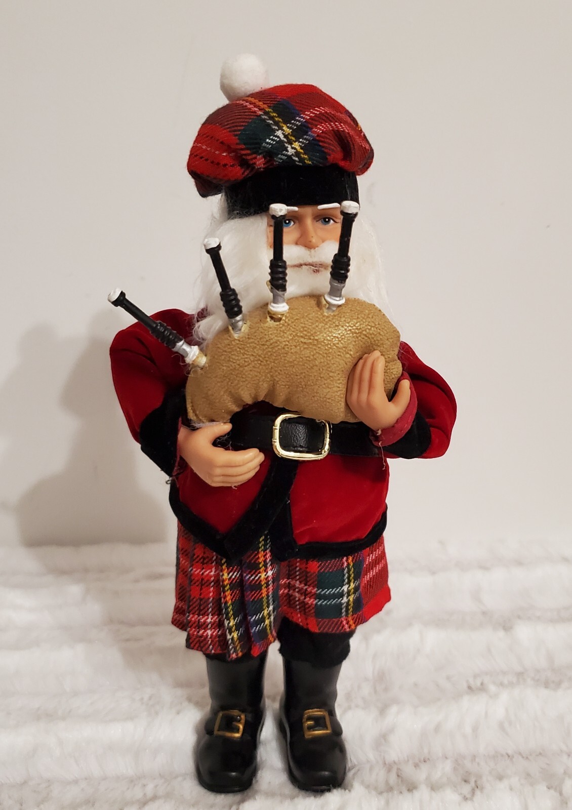 Old World Style Scottish Bagpiper Christmas Ornament