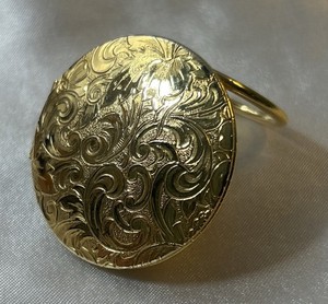 Vintage Filigree Gold Tone Scarf Ring With Locket 1.5” Round