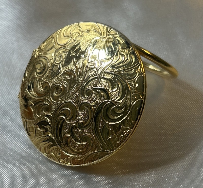 Vintage Filigree Gold Tone Scarf Ring With Locket 1.5” Round