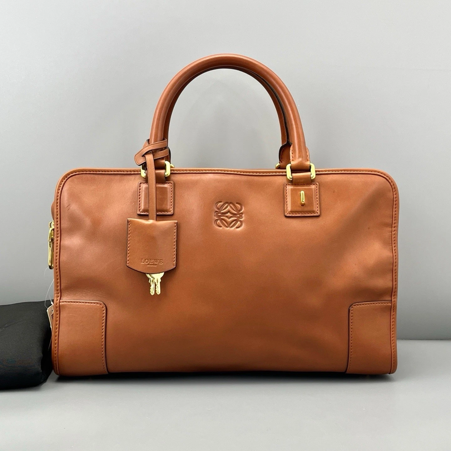 Loewe — Authentic Pre-owned Loewe Amazona 36 Tan Leather Zip-Around Designer Bag