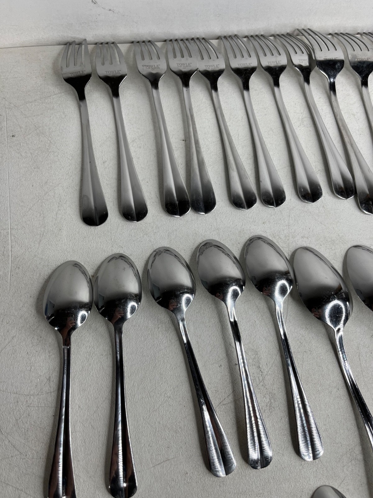 Towle Living Collection WAVE Flatware 37pc Stainless Steel Knives Forks Spoons