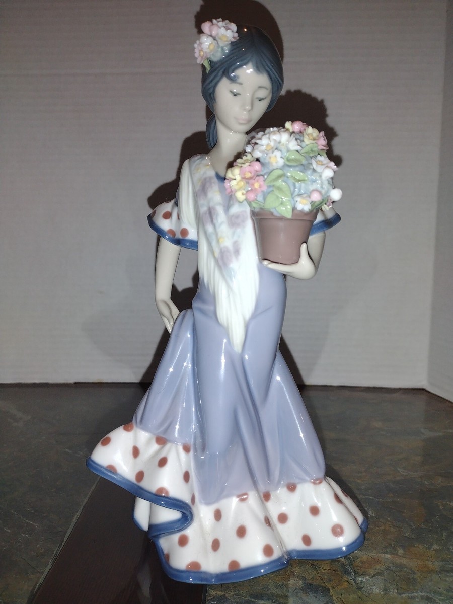 LLADRO花鉢を持った少女 LLADRO花鉢を持った少女