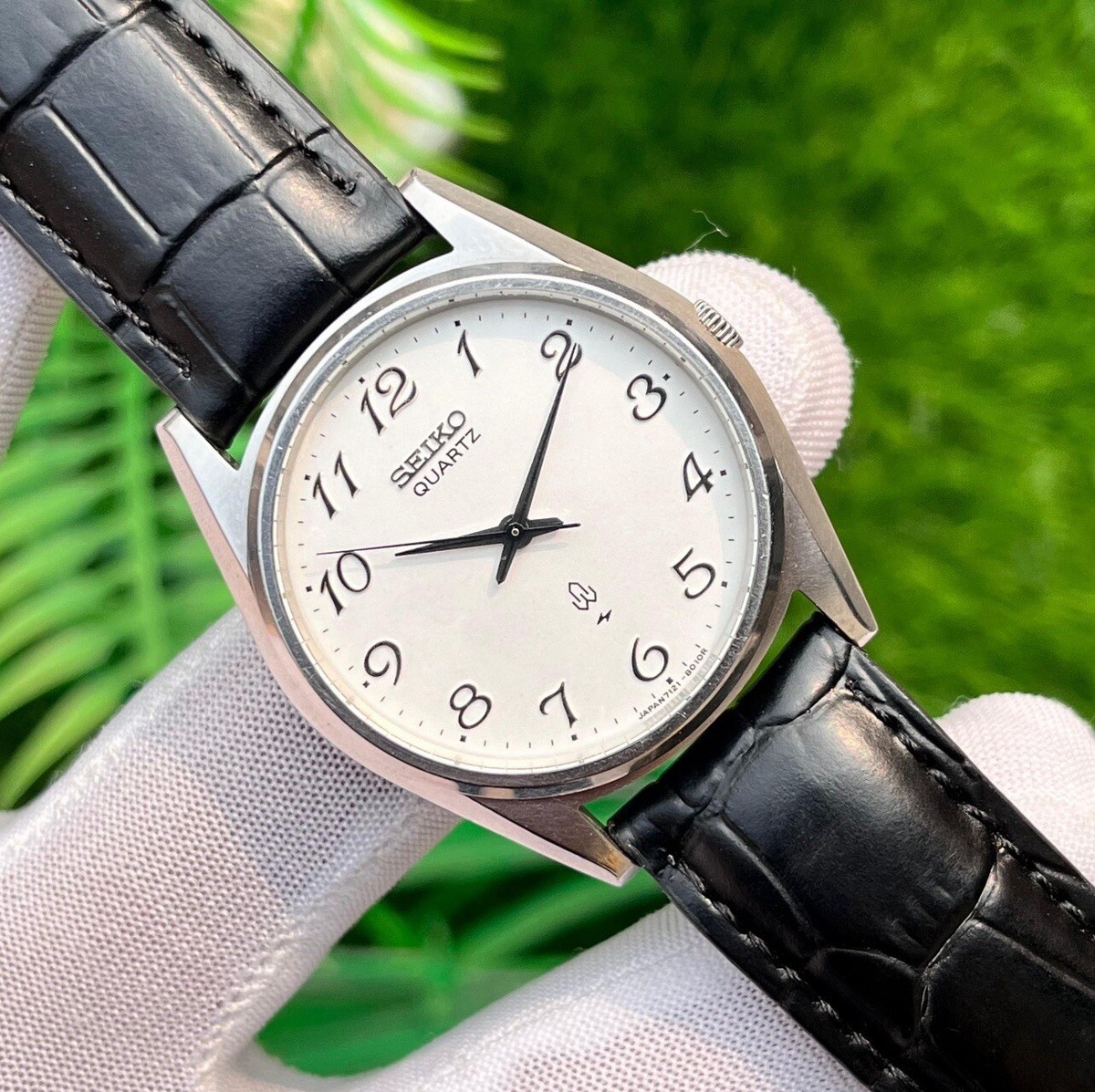 Vintage Seiko JDM Arabic Numerals Dial Japan Made Men's Quartz